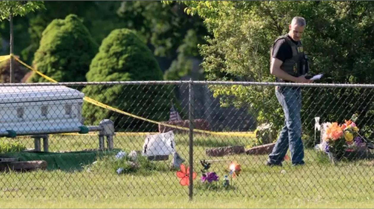 Un investigador en el lugar de los hechos.