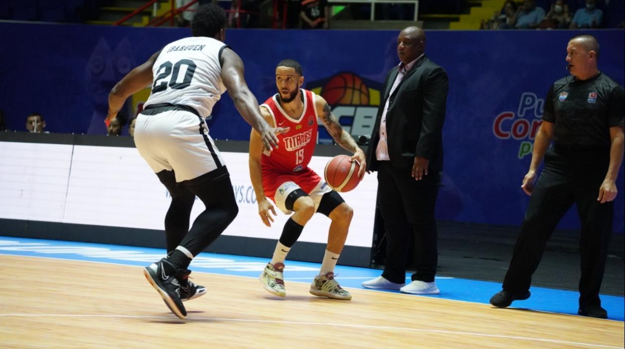 Heissler Guillent en acción de partido.