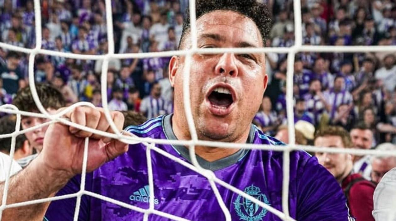 Ronaldo festeja el ascenso del Valladolid. 