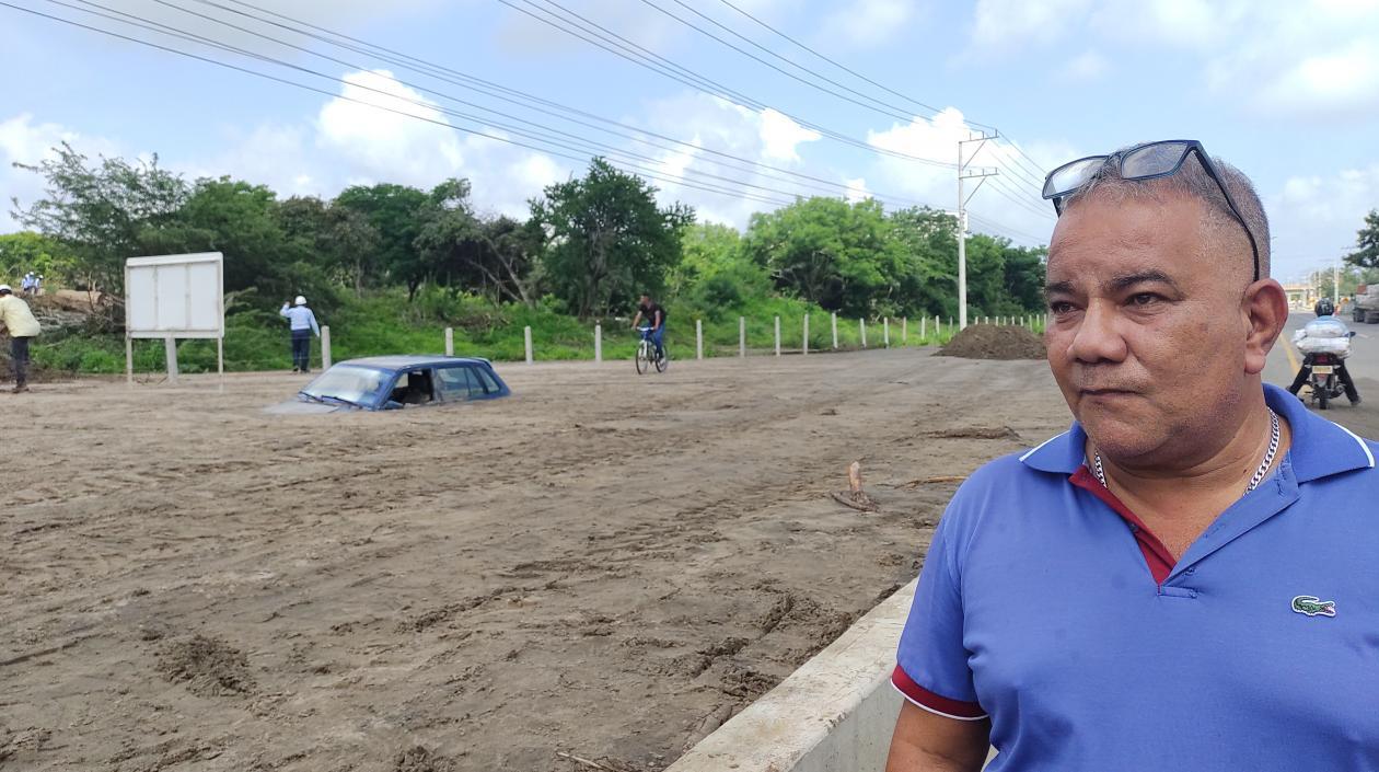 Alfonso Monterrosa en el sitio de la emergencia.