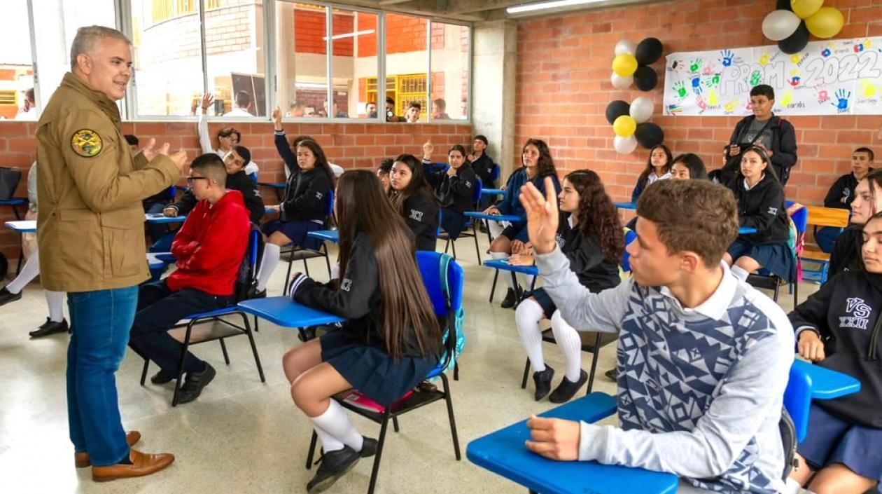 El Presidente Duque entregando infraestructura en el departamento de Caldas.