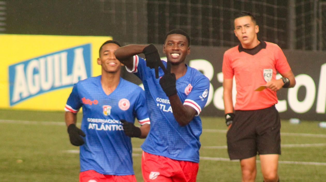 Mauricio Liñán celebra su anotación. 