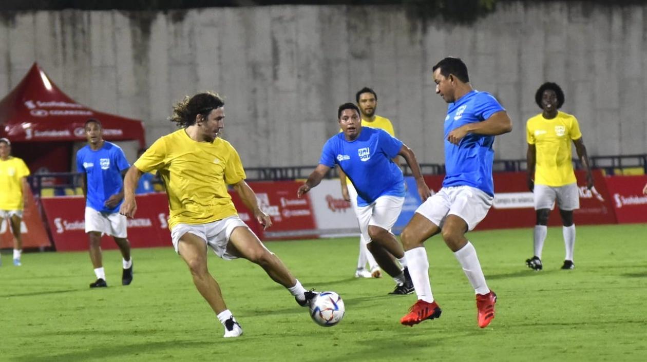 Carles Puyol en acción del partido.