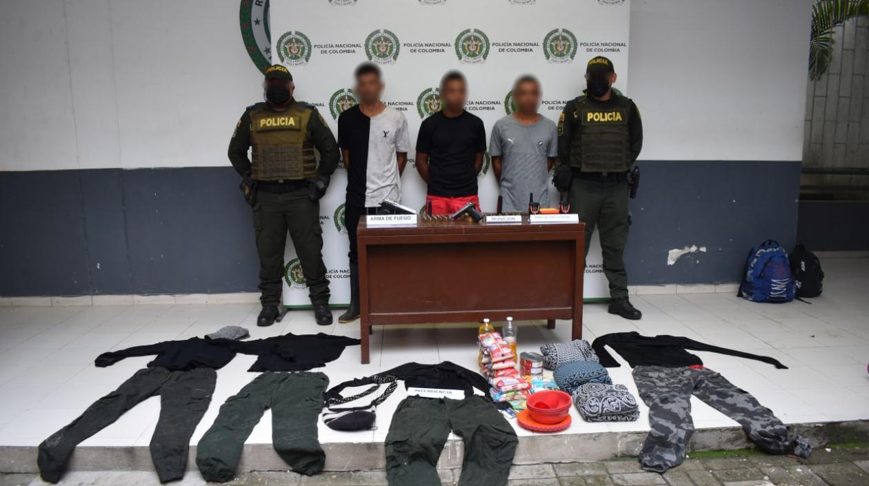 Los tres capturados por la Policía. 