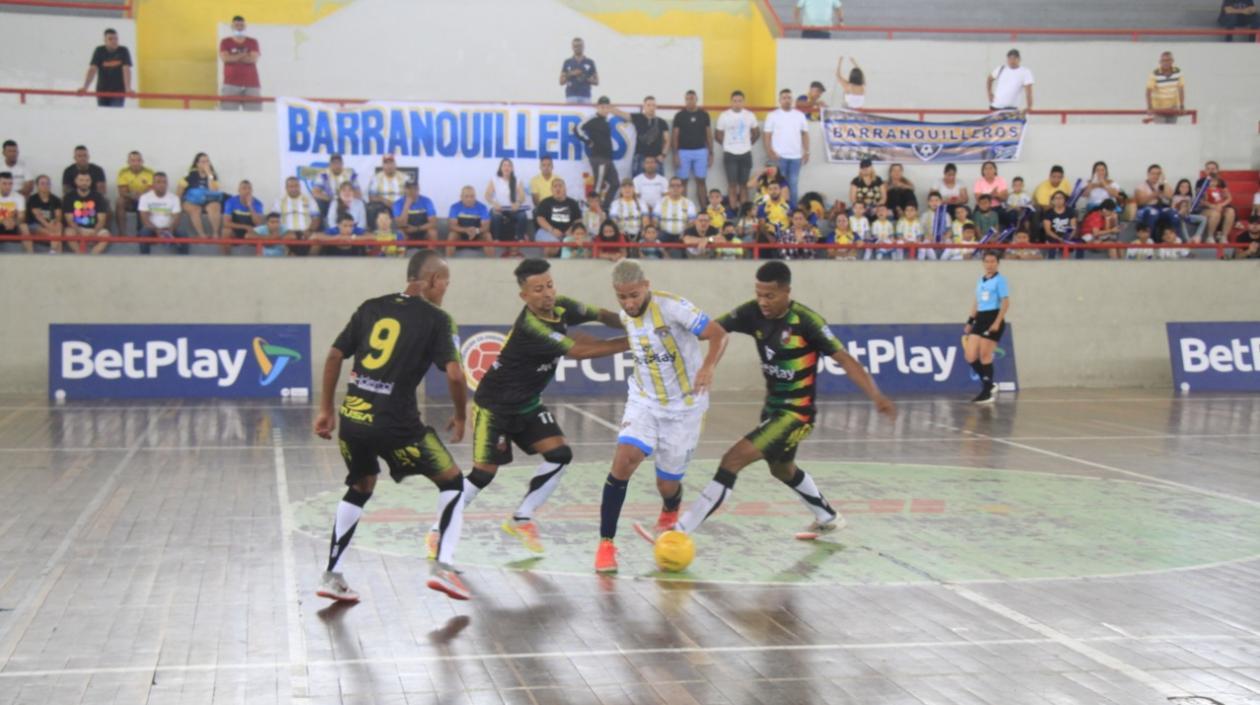 Acción del partido entre Barranquilleros e Inter. 