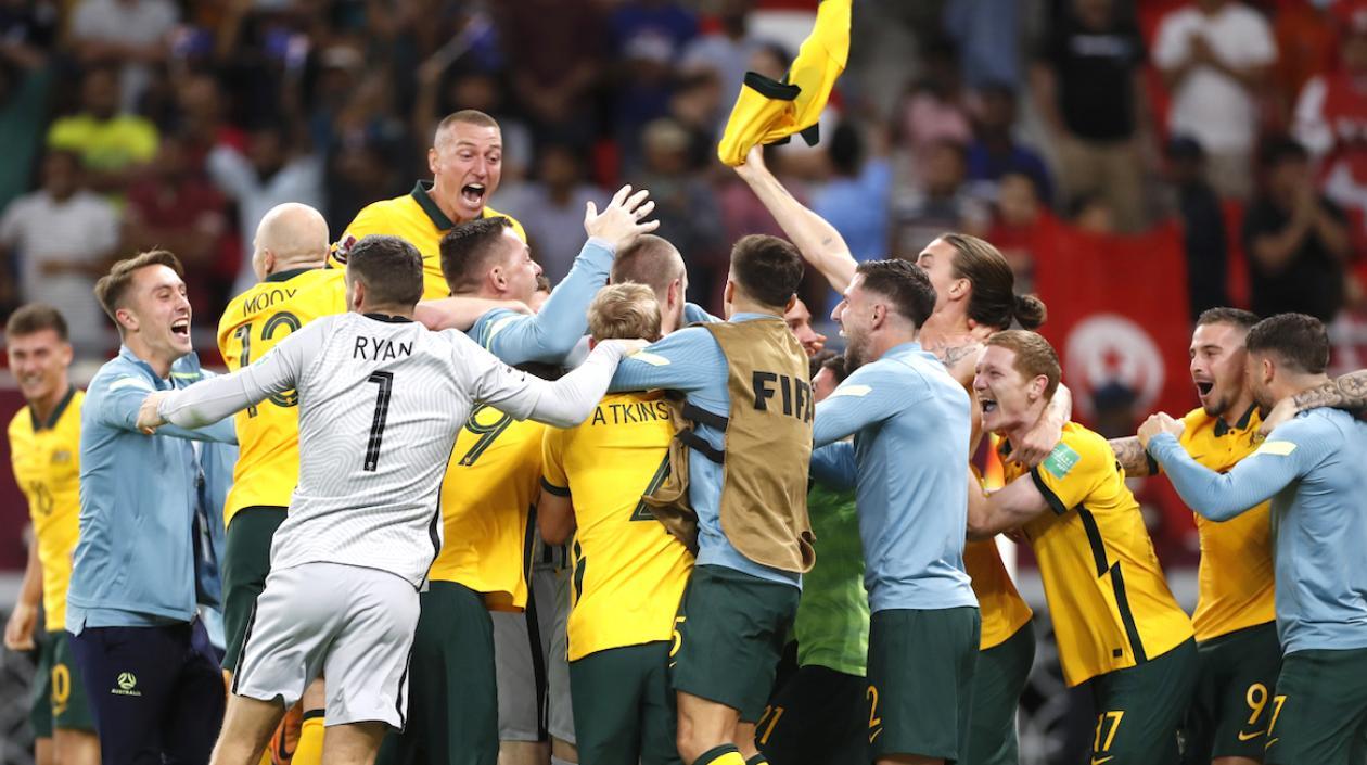 Jugadores de Australia celebrando la clasificación frente a Perú.