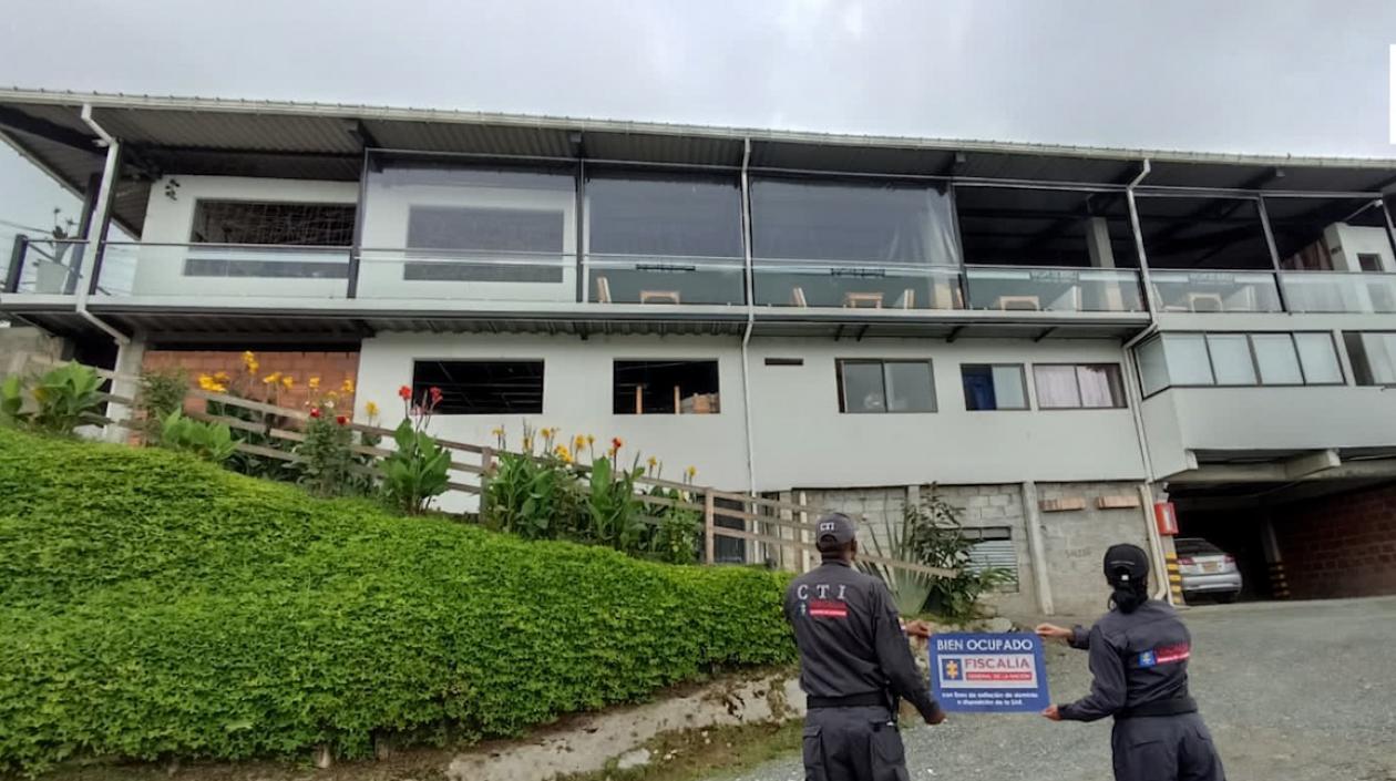 Operativo de la Fiscalía en la ocupación de bienes del Senador Mario Castaño Pérez.