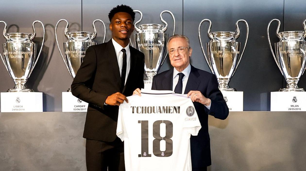 Aurélien Tchouaméni y Florentino Pérez.
