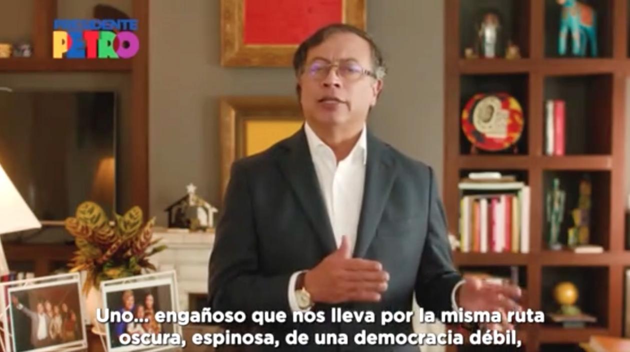 El candidato Gustavo Petro durante el mensaje a sus seguidores.