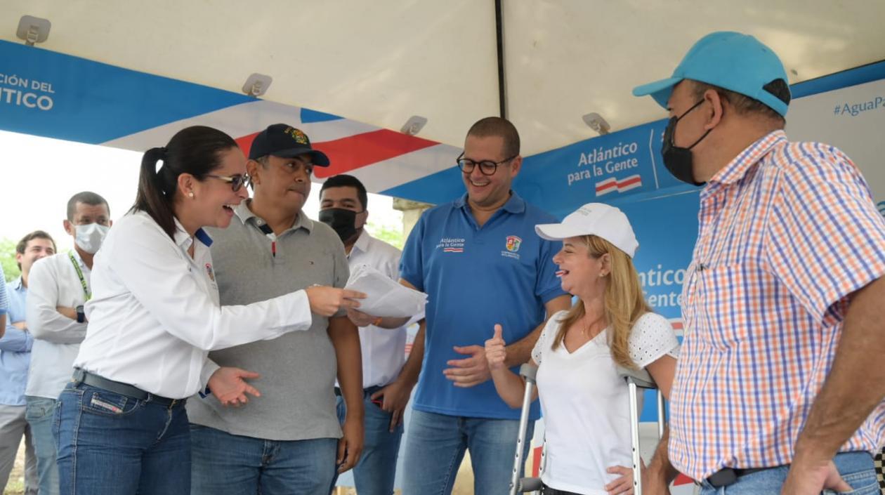 Gobernadora Elsa Noguera en el municipio de Campo de la Cruz.