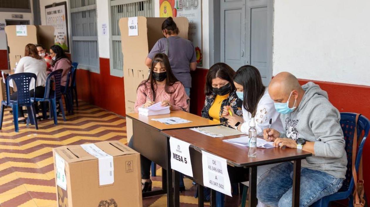 Los jurados esperando al electorado.