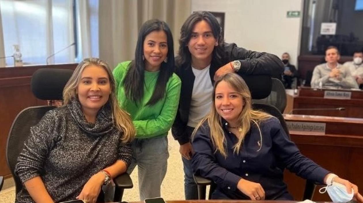 Las tres concejalas de la rebeldía y un colega de cabildo.