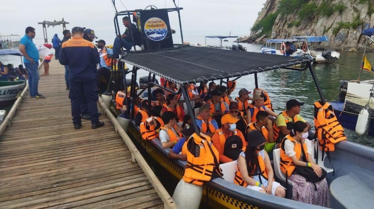 Turistas iniciando el desplazamiento a las playas.