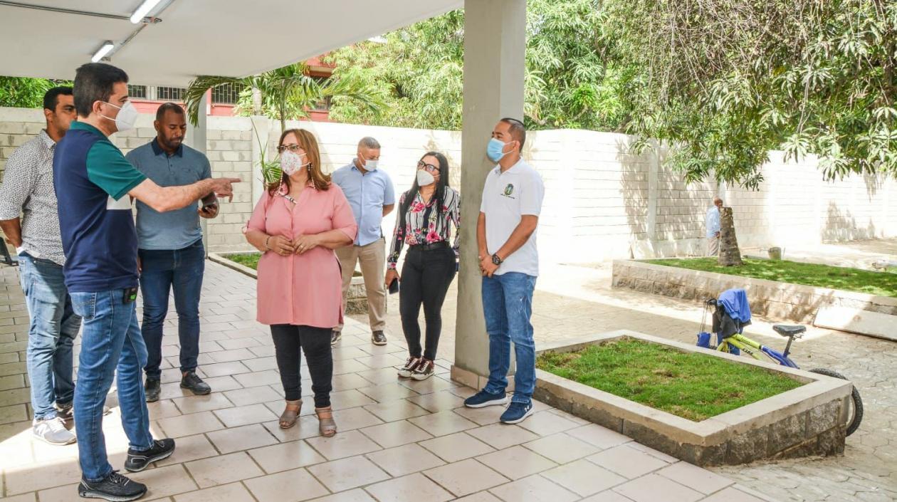 Alcalde en la sede de la universidad para Soledad. 
