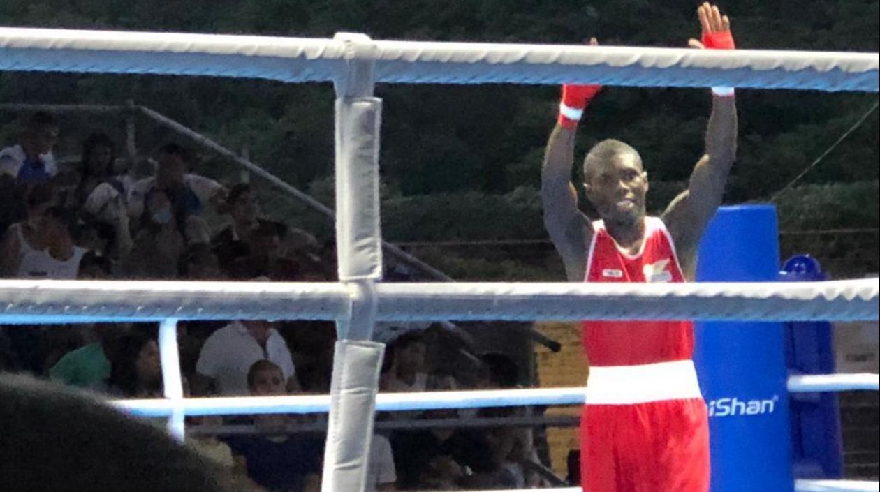 Yuberjen Martínez, tras ganar la pelea.