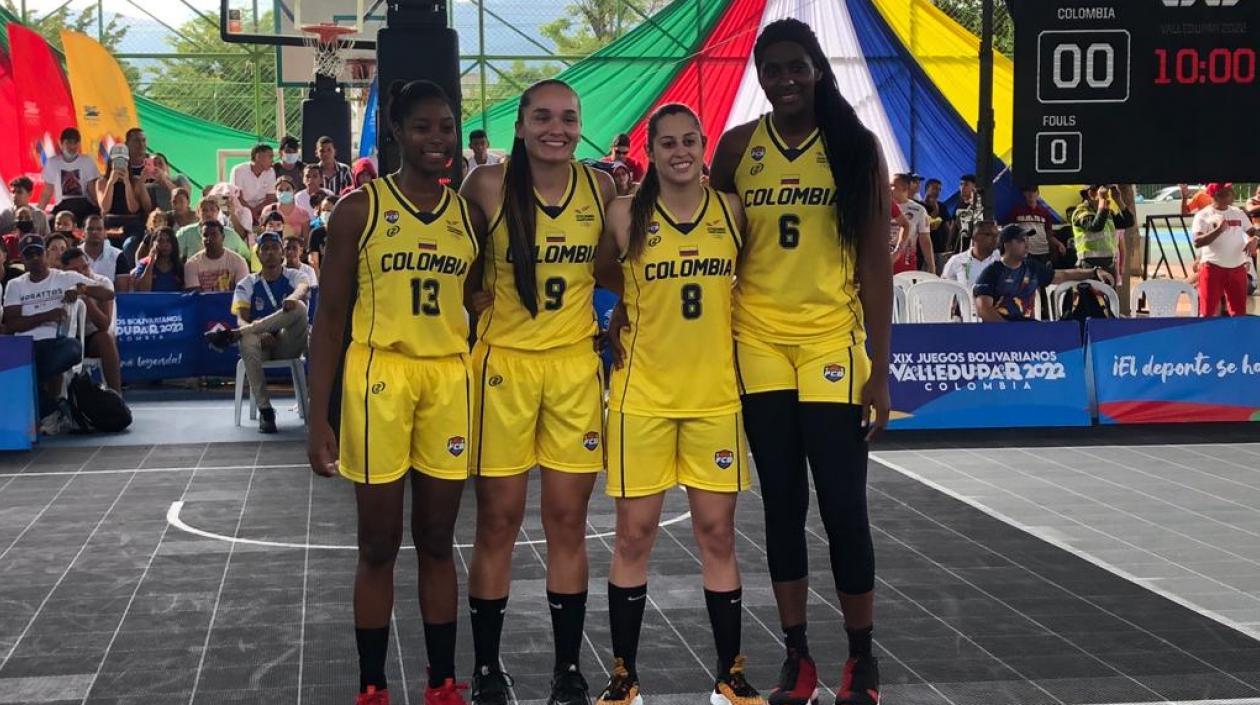 Isabel Cristina Rodríguez Hinestroza, Wendy Julieth Coy Hernández, Carolina López Correa y Yuliany Paz Perea, jugadoras de Colombia.