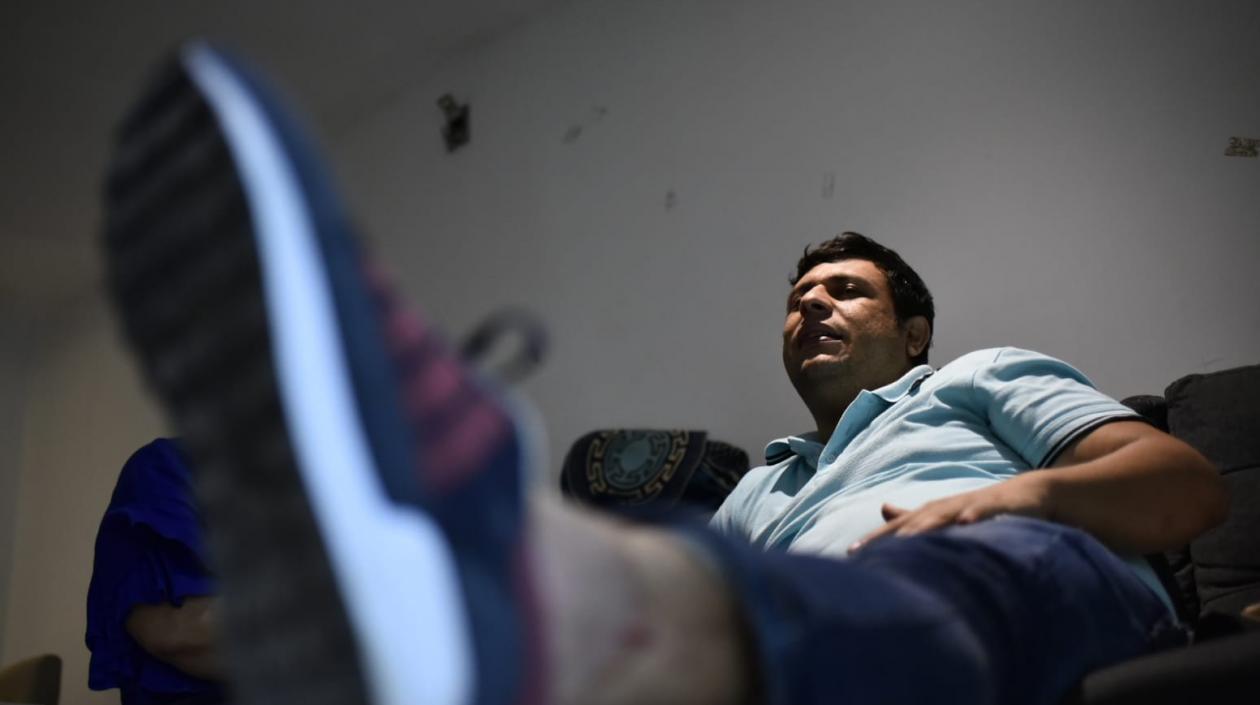 Alfredo González Gómez en la casa familiar en el barrio Las Moras.