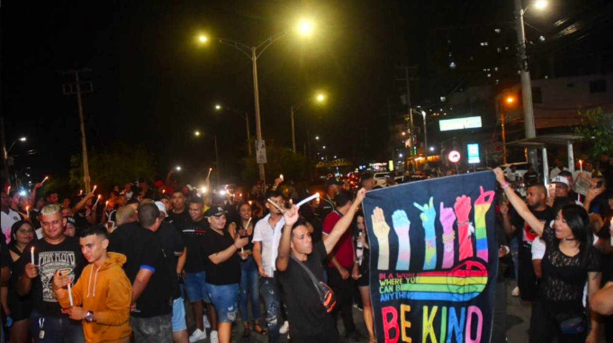 Los comerciantes y trabajadores de establecimientos nocturnos en la protesta del domingo.
