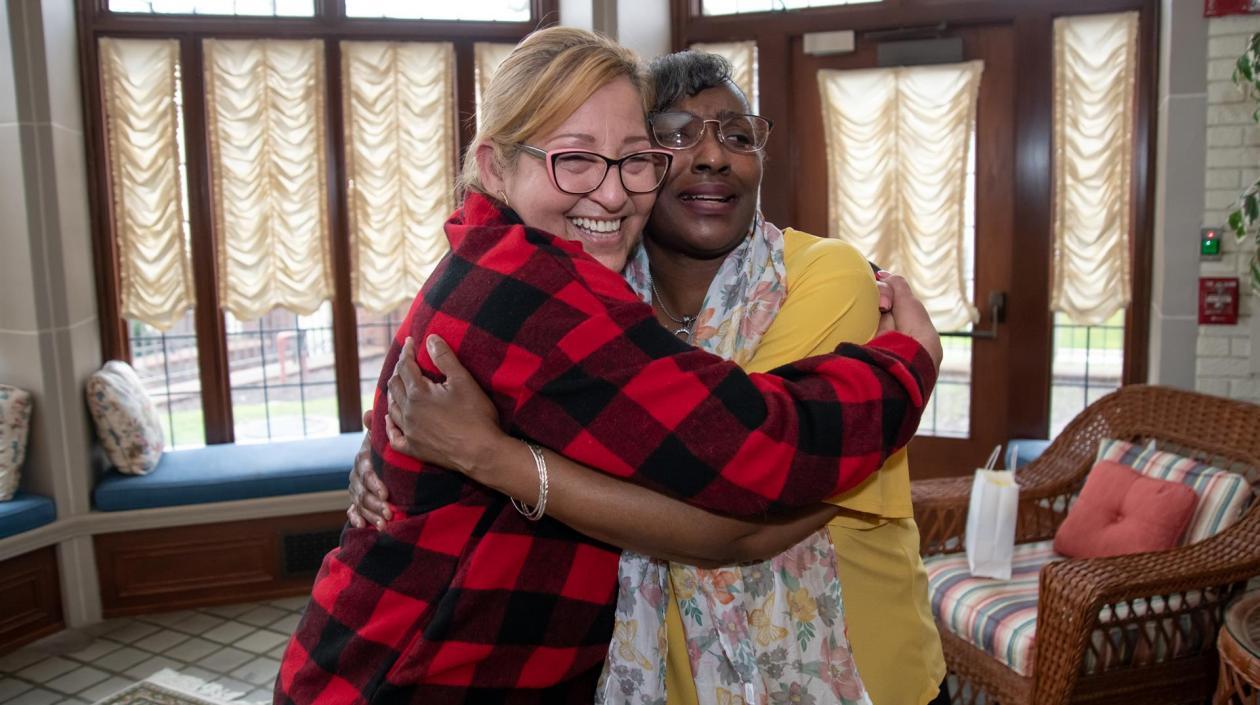 María Contreras y Mónica Davis.