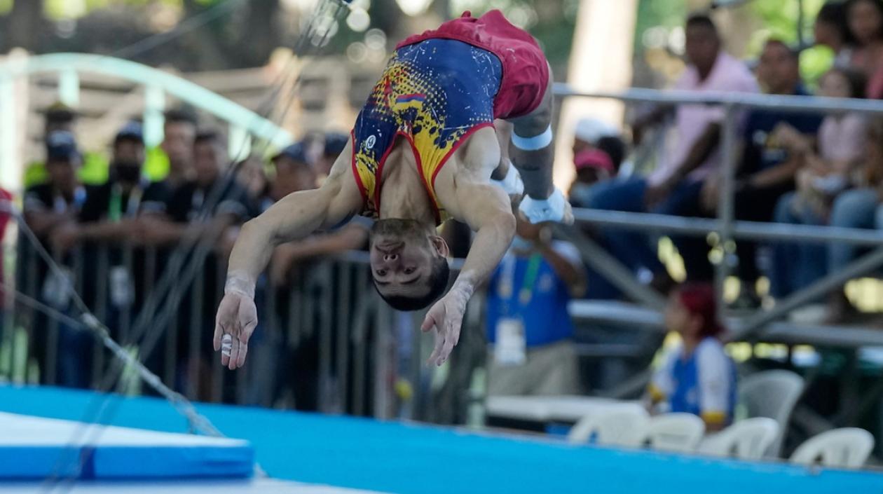 Andrés Martínez, gimnasta colombiano. 