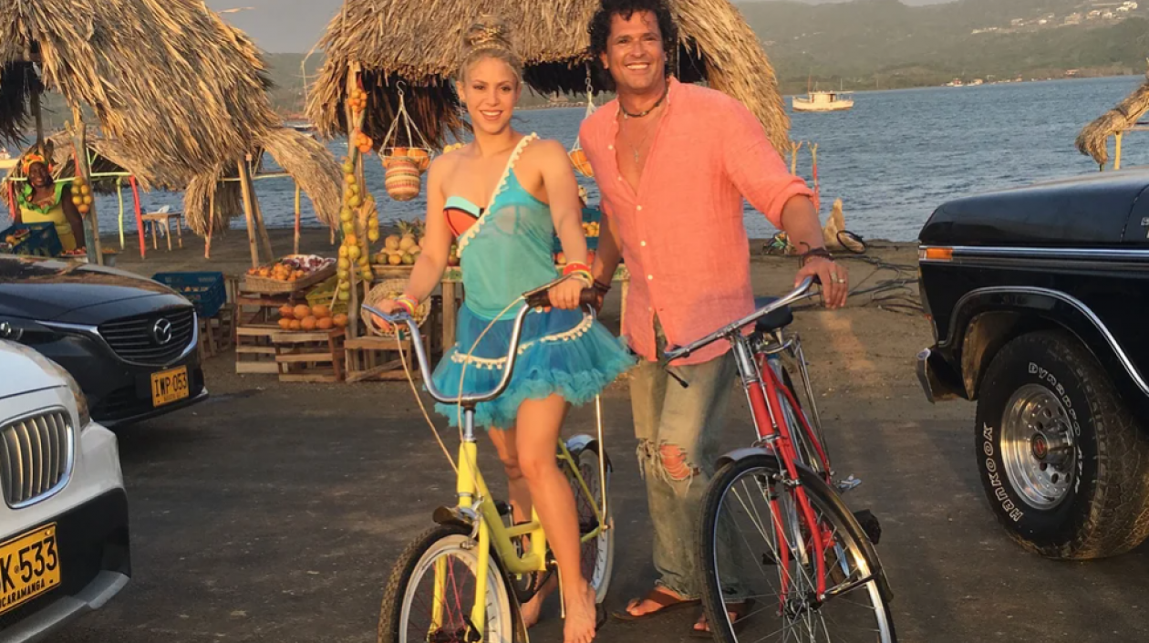 Carlos Vives junto a Shakira.