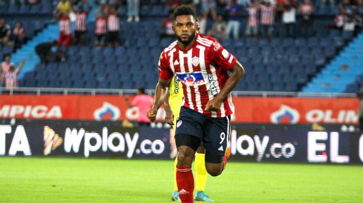 Miguel Ángel Borja luciendo la casaca juniorista.