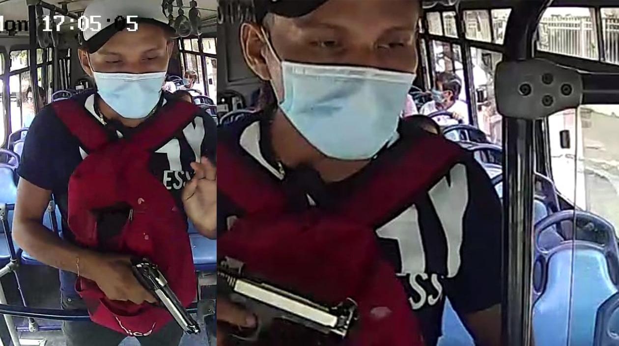 Uno de los atracadores.