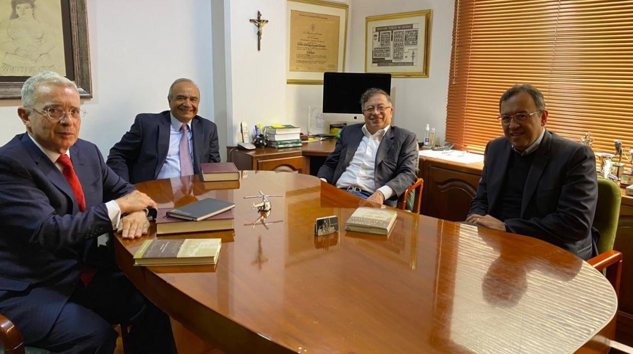 Álvaro Uribe y Gustavo Petro.