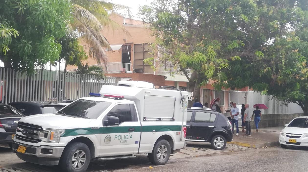 El cuerpo del hombre asesinado fue llevado a Medicina Legal. 