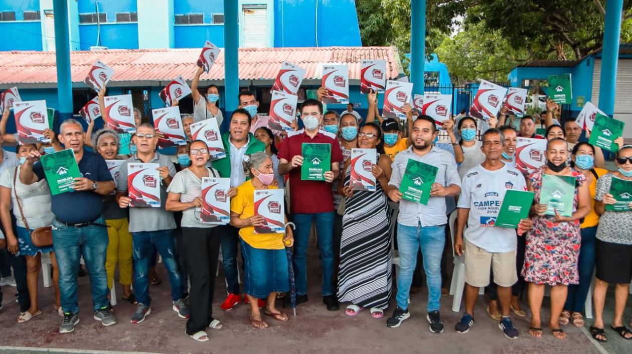 Familias beneficiadas con los títulos de propiedad. 