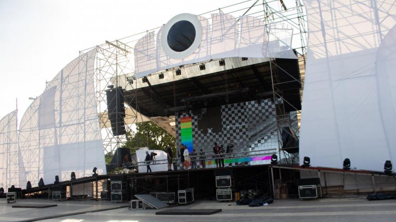 Escenario en la plaza Alfonso López.