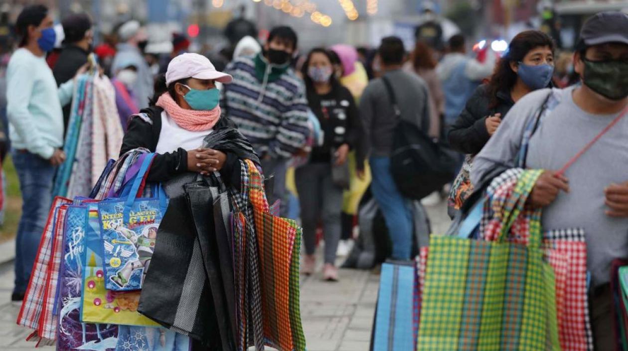 Regresa el tapabocas a Perú