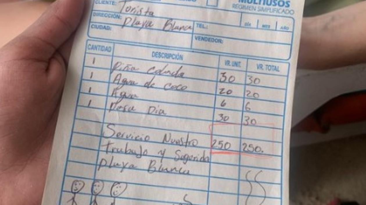 La factura que mostró la turista Febe López en Playa Blanca.