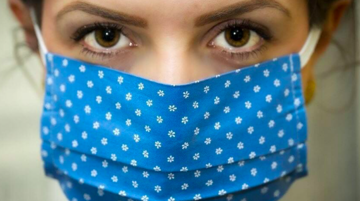  El uso de tapabocas en recintos cerrados es una recomendación ante el aumento de casos de Covid.