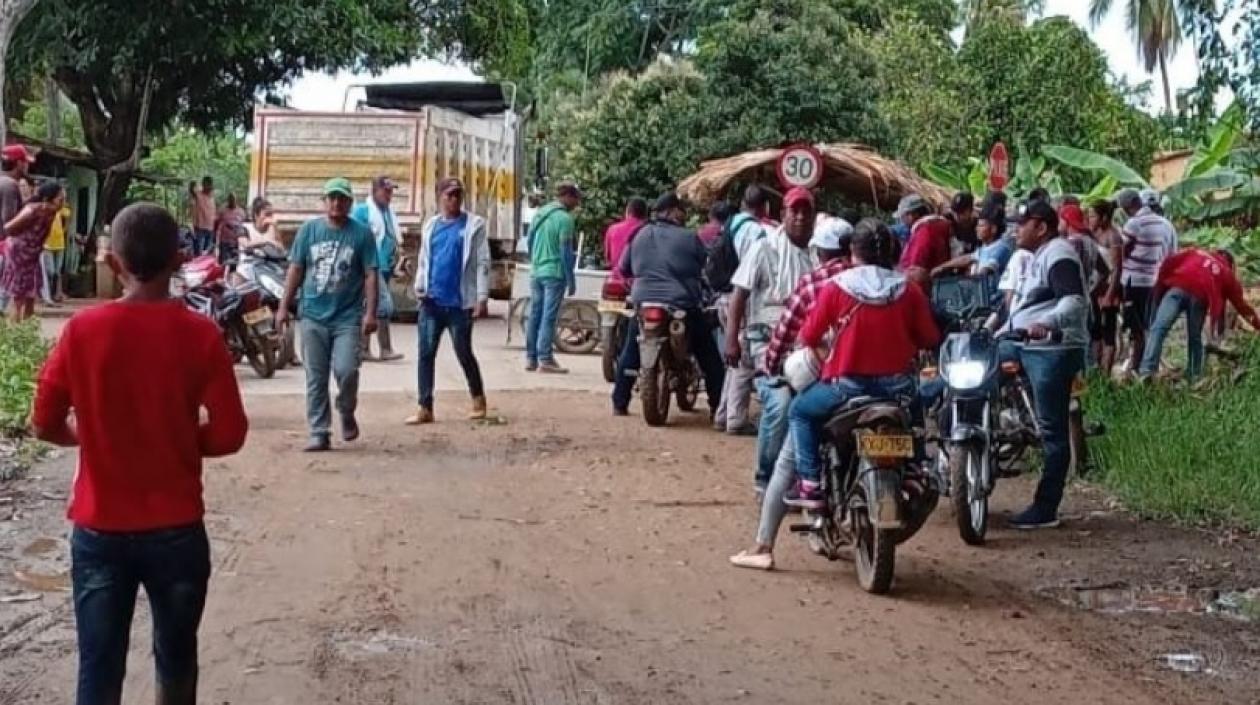 Momentos después del atentado con explosivos y arma de fuego.