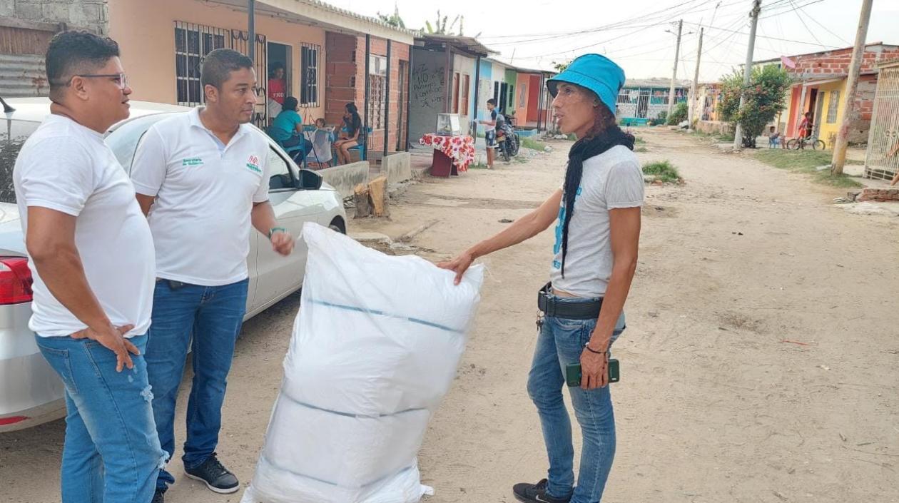Sacos para atender creciente del Río, en Mesolandia.