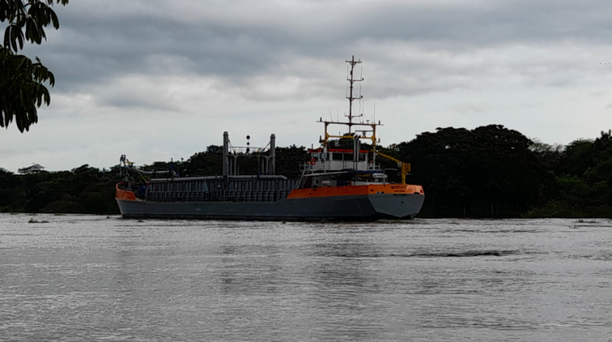 La draga Mahury contratada por Cormagdalena para trabajar en Santa Lucía