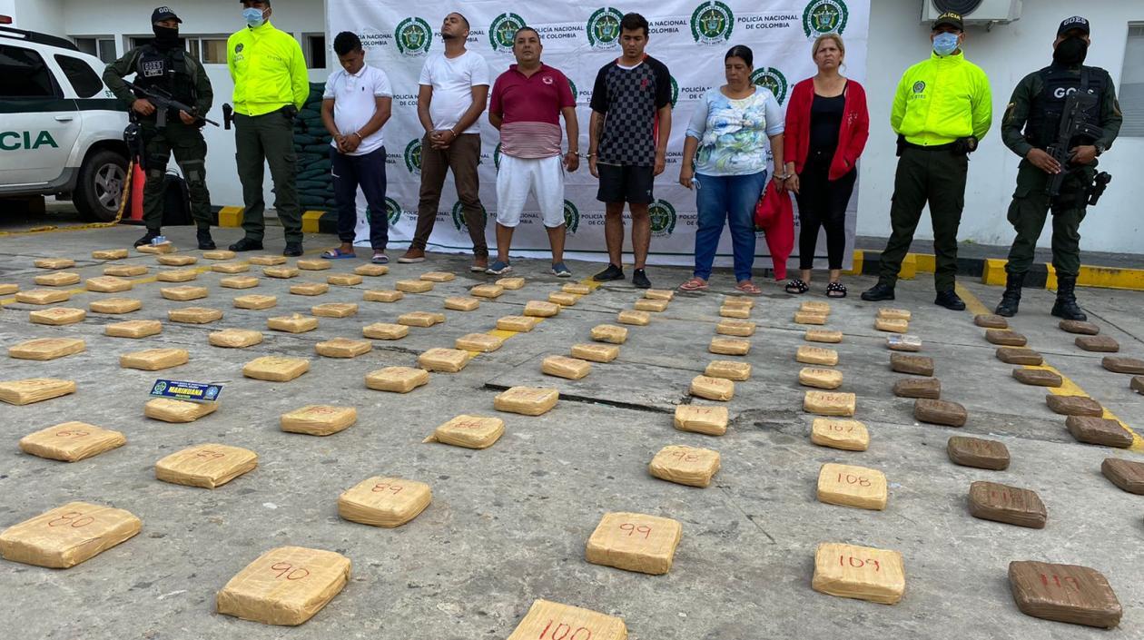 Los capturados con la droga. 