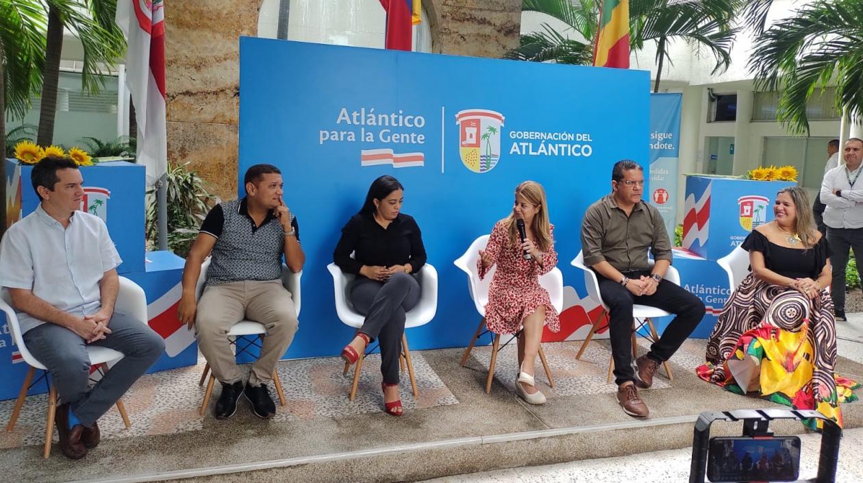 Elsa Noguera, gobernadora del Atlántico, con Alcaldes del Atlántico. 