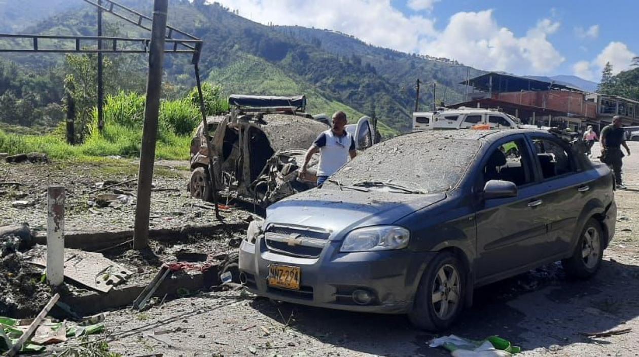 Otro aspecto del atentado en Cañasgordas, Antioquia.