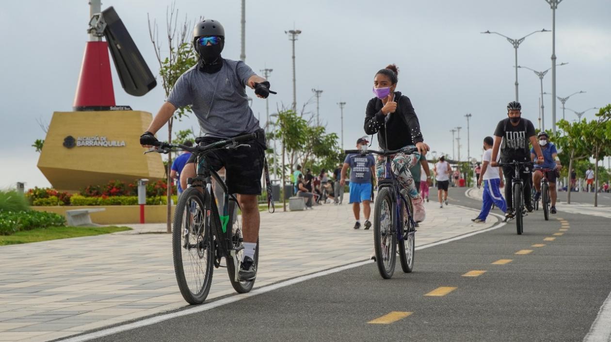 Recorrer el Gran Malecón a pie, en patines o en bicicleta es una muy buena terapia.