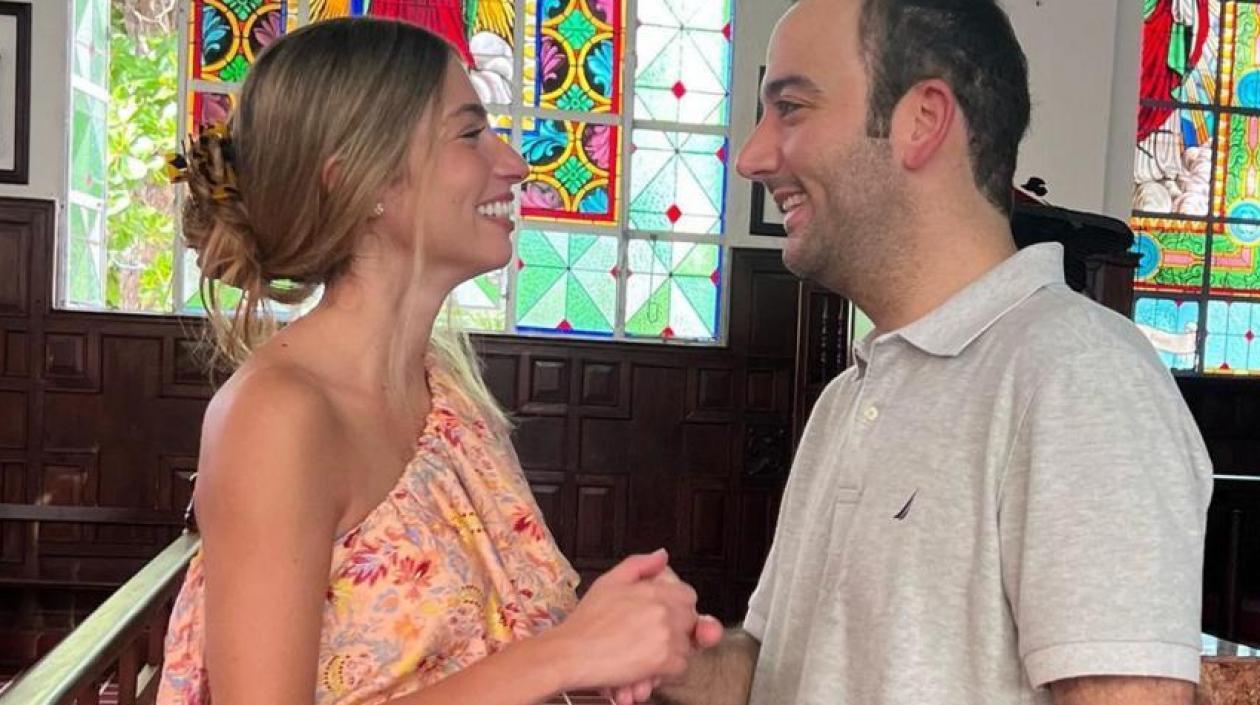 Isabella Chams y su prometido Ricardo Jaar.