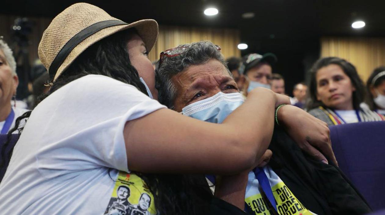 Un grupo de víctimas del conflicto durante el segundo día de audiencia pública de reconocimiento