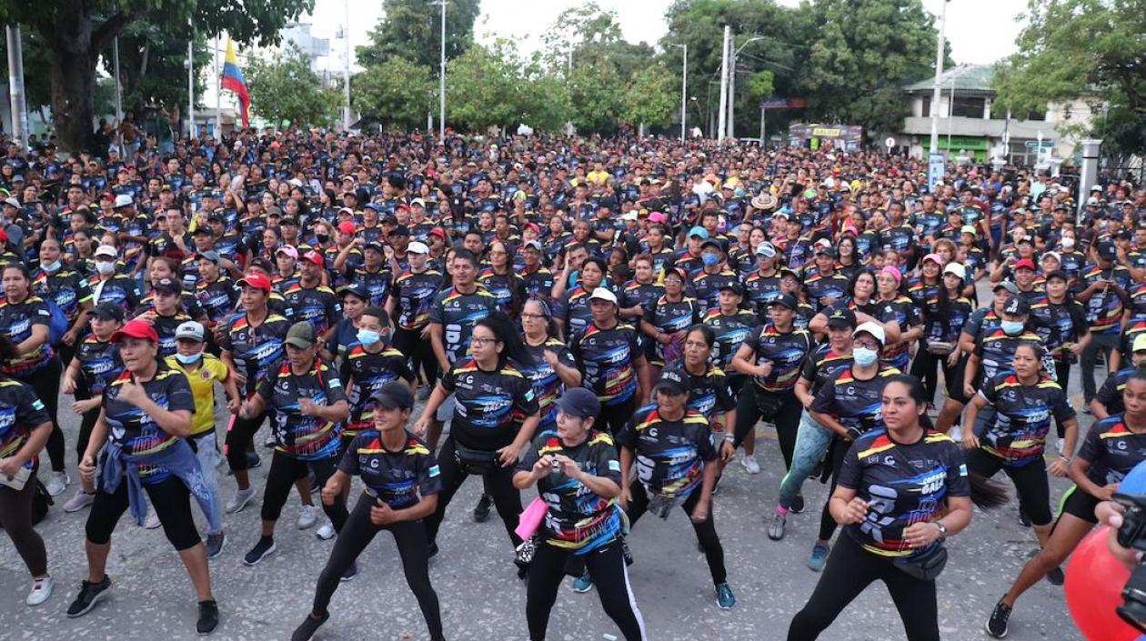 El numeroso grupo de participantes.