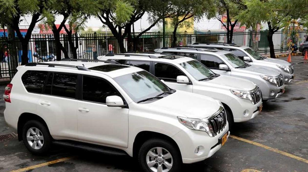 Camionetas blindadas de la Unidad Nacional de Protección