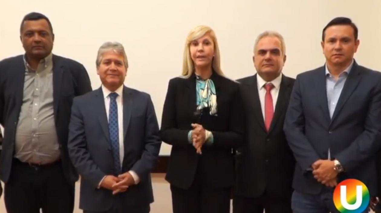 La plana mayor de la U haciendo el anuncio del apoyo al Gobierno de Petro.