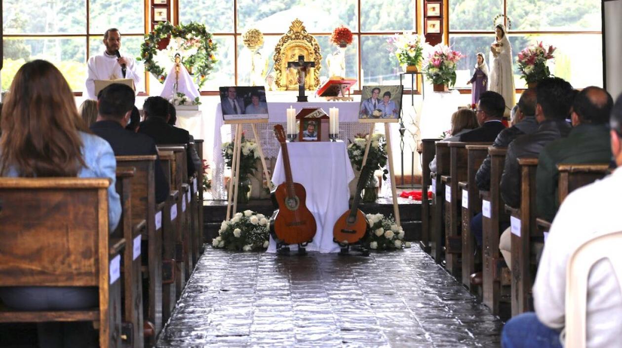 Ceremonia de entrega de los restos.