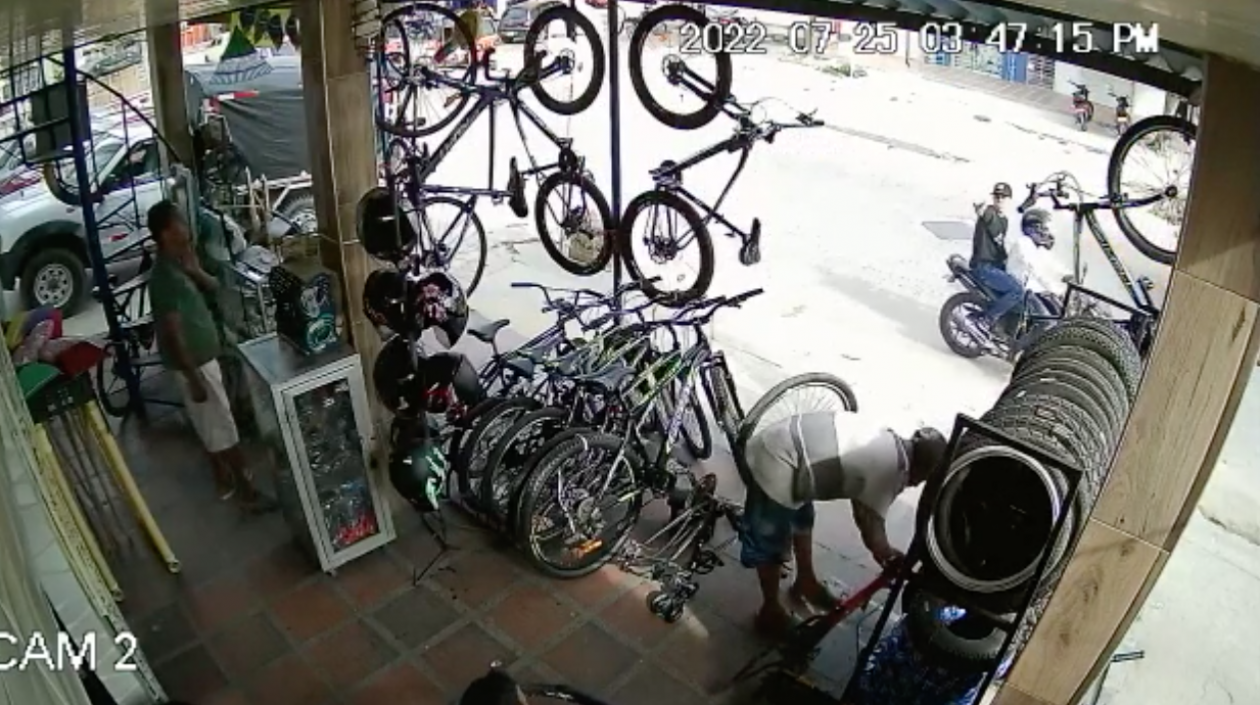 Momento del atentado a bala.