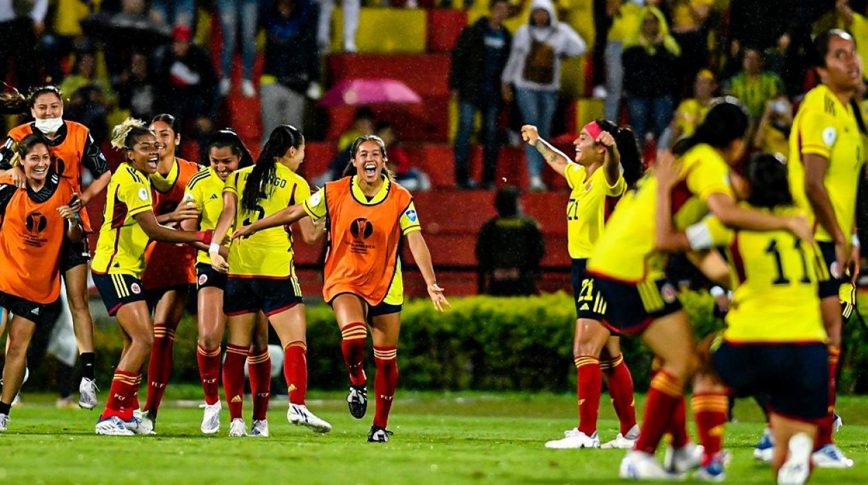 Jugadoras de Colombia celebran la clasificación. 