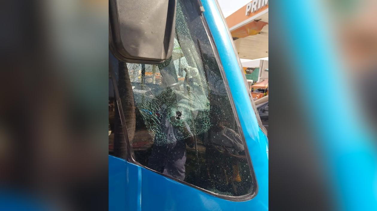 Lugar donde fue impactado el proyectil en el bus. 